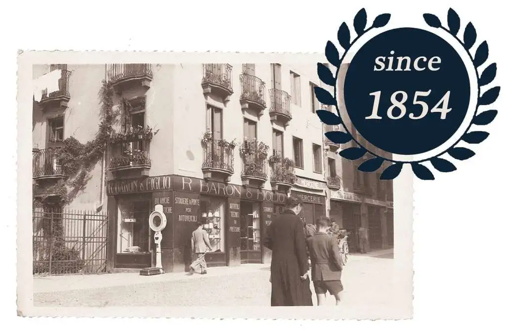 Fotografia d'archivio del negozio storico Baron, attivo dal 1854